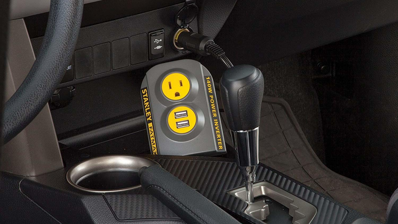 Enchufe Stanley Fatmax 140W para el coche | $12 | AmazonFoto: Amazon